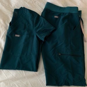 FIGS scrub set in Caribbean Blue